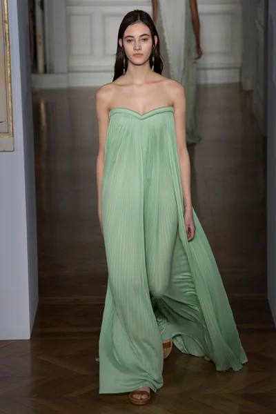 Look 17